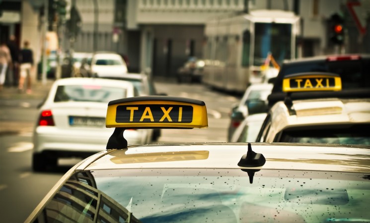 Ako riešiť taxi a zdieľanú ekonomiku?